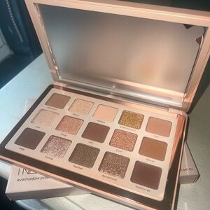 Natasha Denona “I Need A Warm” Eyeshadow Palette